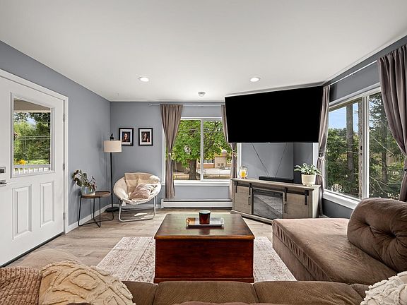 3rd image of 690 Smith Rd #5