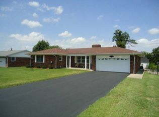 411 Cloverdale Dr, Danville, KY 40422