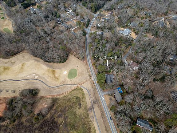 5th image of 615 Cherry Rd