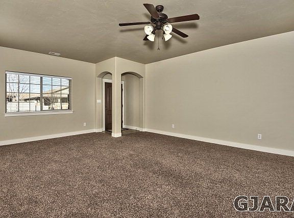 Entry/Living Room