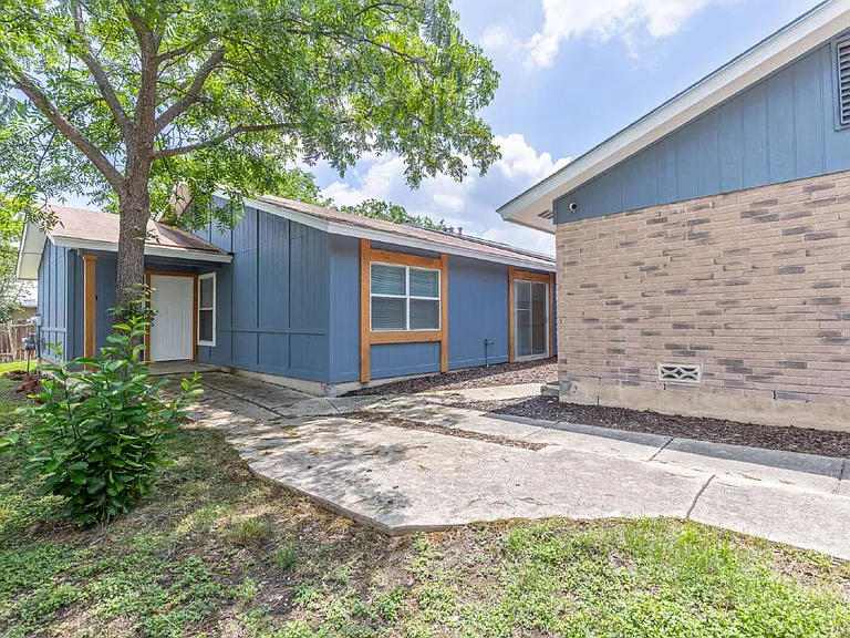 1366 Bayou Dr — Photo 4