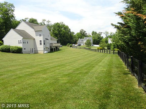 4th image of 12 Appomattox Ln