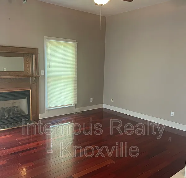 229 Deaderick Ave — Photo 2