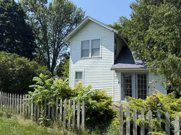 18 N Lake St, Port Sanilac, MI 48469