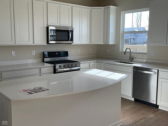 3rd image of 6837 Bridle Oaks Ct