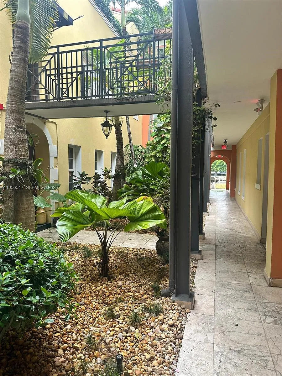Building Photo - 4812 Pine Tree Dr #105