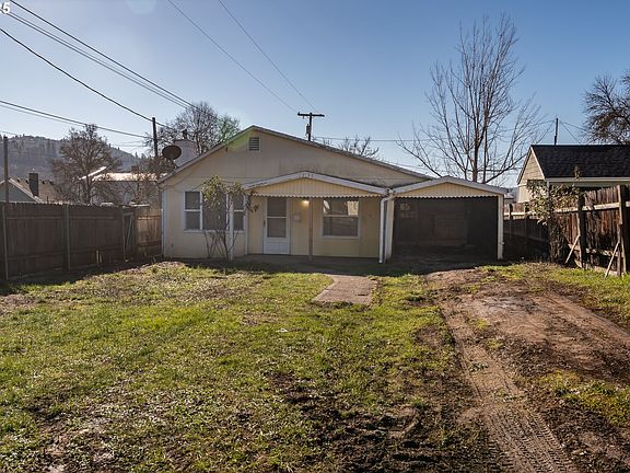 3rd image of 1235 NE Freemont Ave