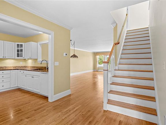 3rd image of 169 Ferry Landing Cir