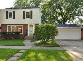 7424 Kilbourn Ave, Skokie, IL 60076