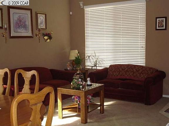 3rd image of 325 Whispering Oaks Ct