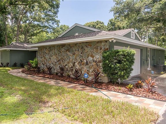 3rd image of 1840 Greenlea Dr