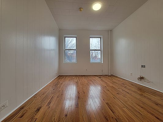 2nd image of 37-35 Crescent St #20