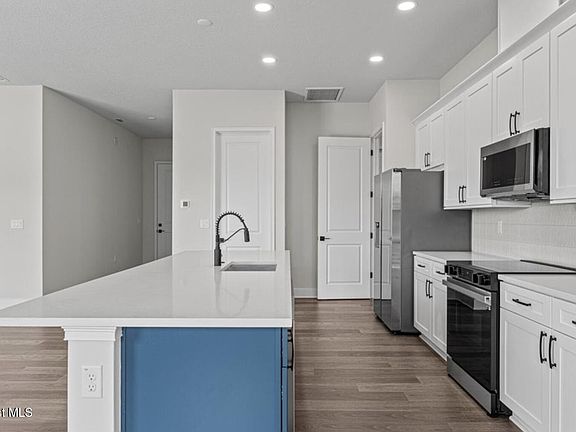 5th image of 329 Beverly Ct
