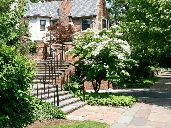 9 Mayfair Ln, Buffalo, NY 14201