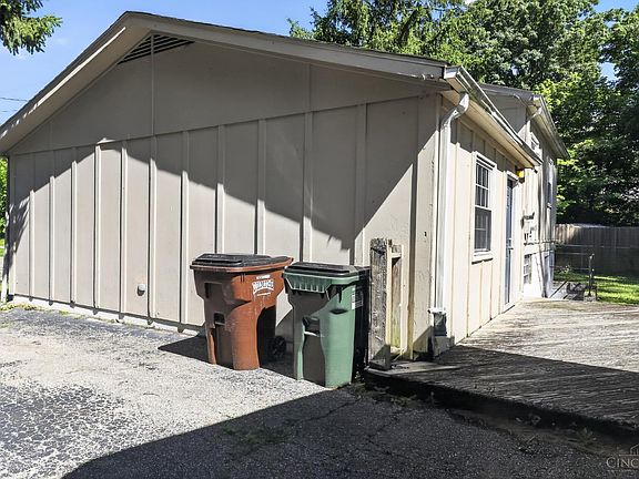 3rd image of 3252 Coleen Dr