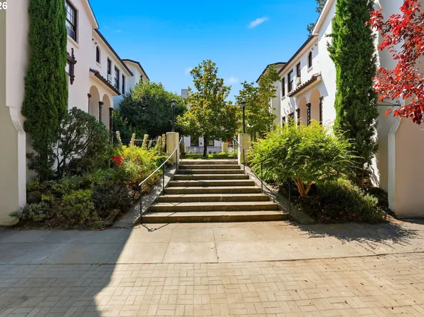 2250 NE Flanders St APT 1, Portland, OR 97232