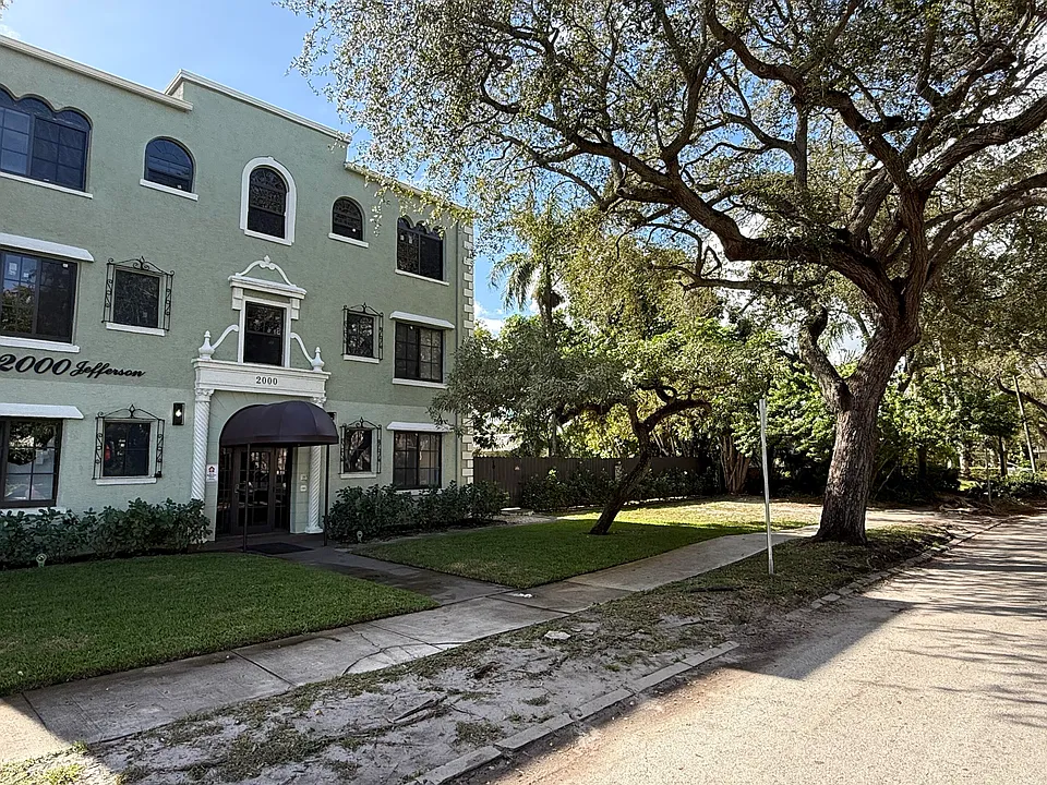 2000 Jefferson St #17