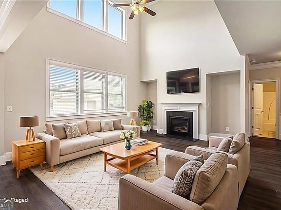 2nd image of 283 Hickory Pointe Dr