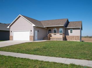 127 Lynx St, Valley Springs, SD 57068