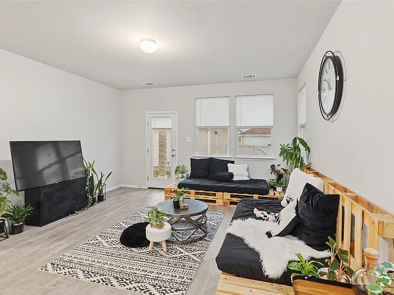 308 Catalina Dr — Photo 1