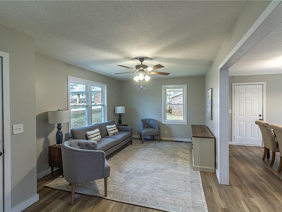 5th image of 319 E Hampton Ave