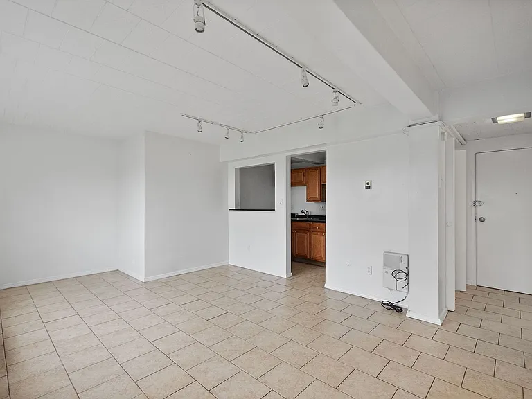 Penn Towers Apartments — Photo 16