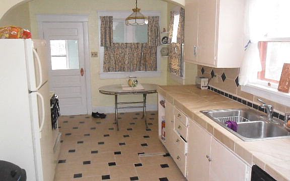 5th image of 601 Spruce Ave