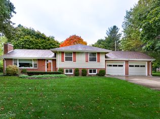 474 Lakeside Rd, Crystal Lake, IL 60014