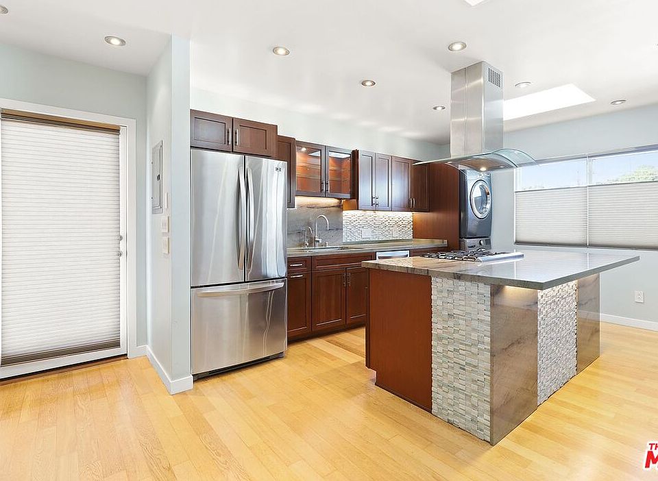 1st image of 915 Marine St APT 4