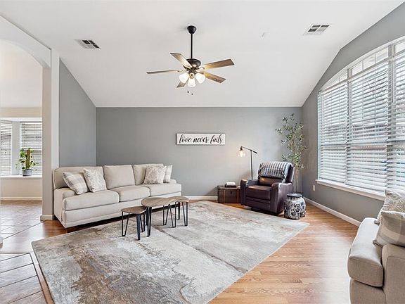 5th image of 1925 Olde School Rd