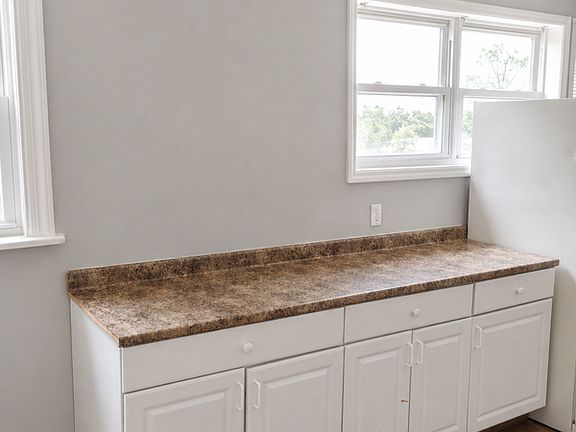 3rd image of 37 W Parkwood St #6