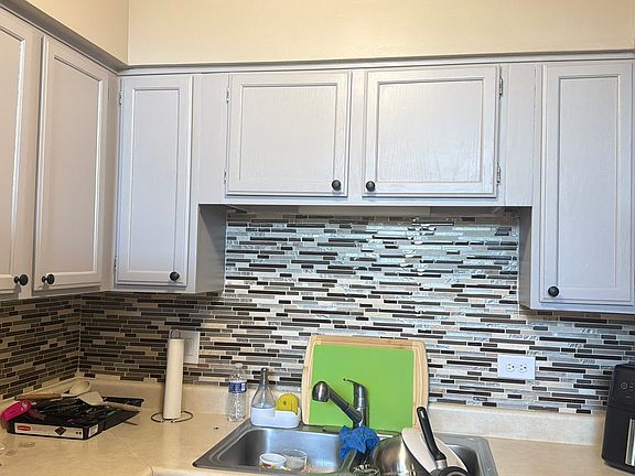 5th image of 1037 Courtland Dr #18