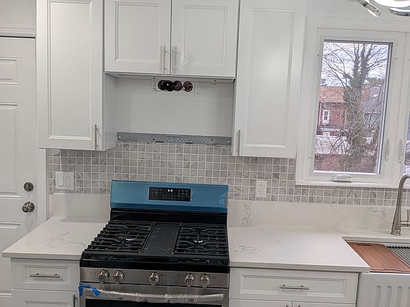 5th image of 134 S Clinton St Floor 2