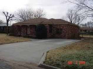 116 Memorial Dr, Mangum, OK 73554