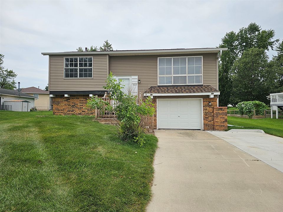 1st image of 2103 Maple Blvd