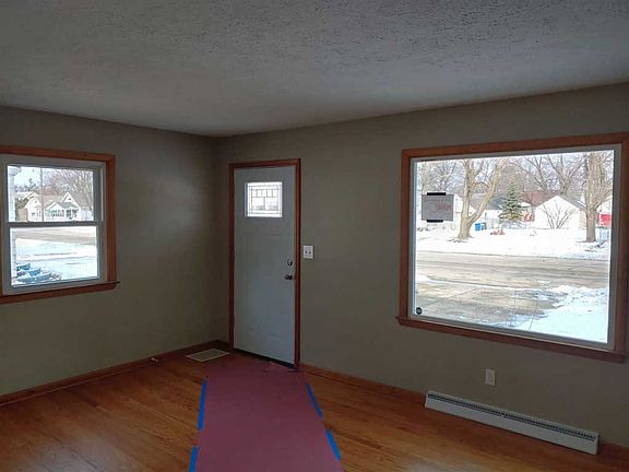 5th image of 711 River Ln