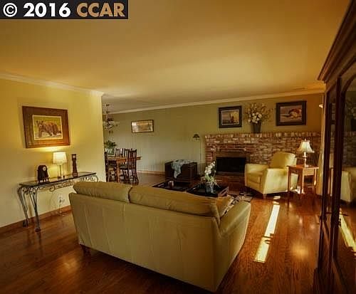3rd image of 11 La Honda Ct