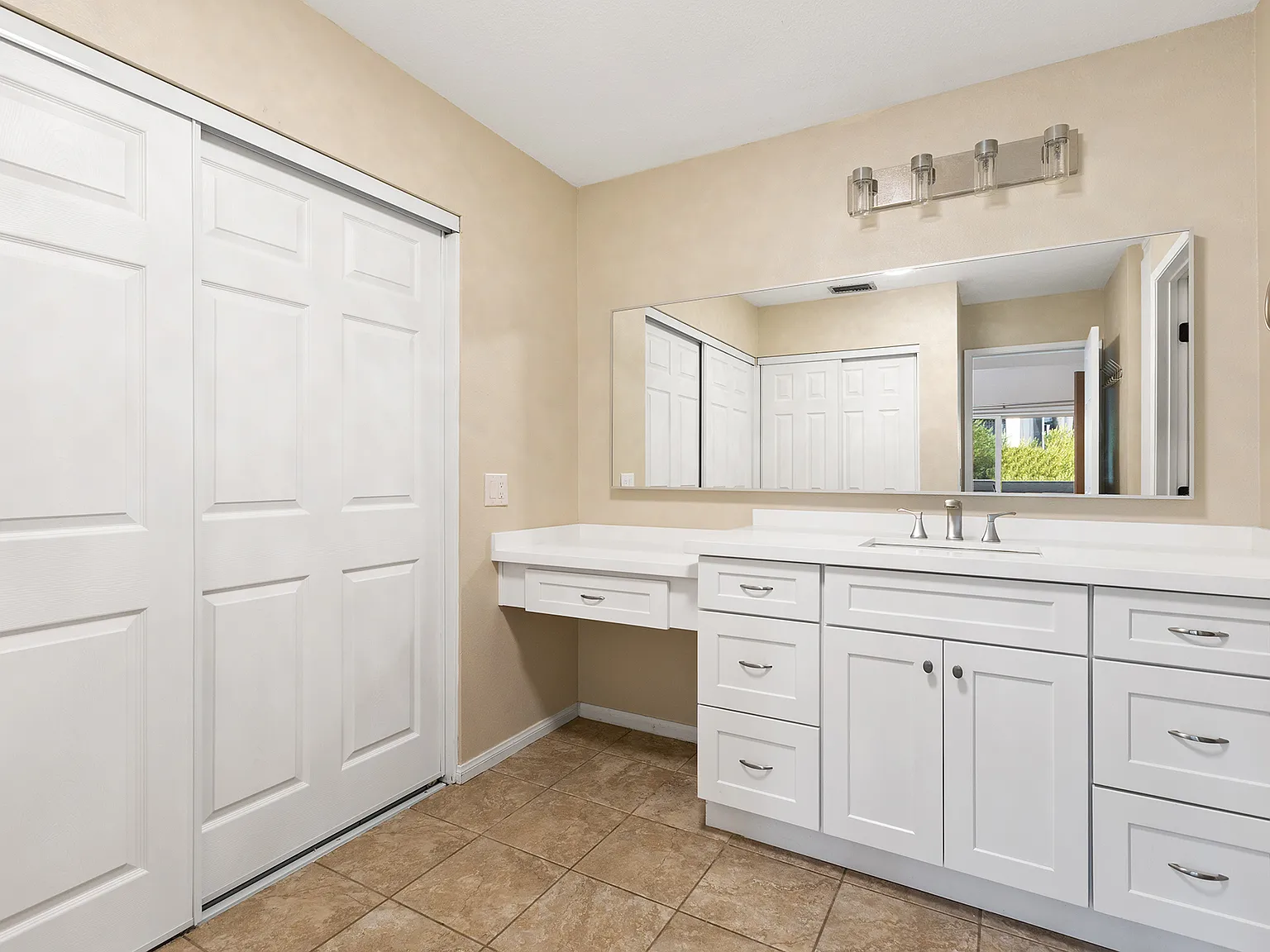 2 bed, 1585 sqft, $2,995 — Photo 3