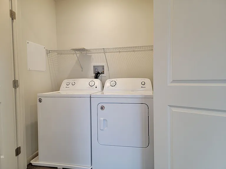 4601 Commerce St #301 — Photo 9