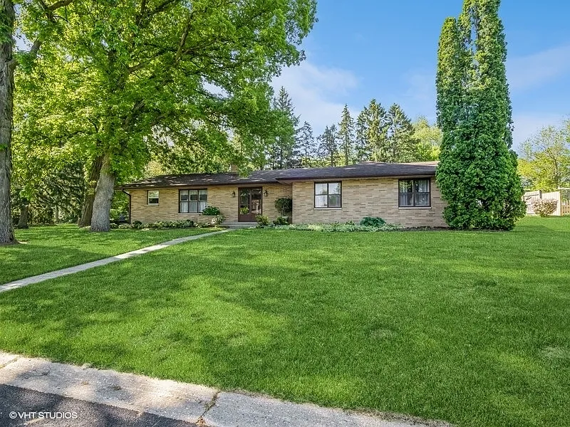 165 Duchess Ln photo 1