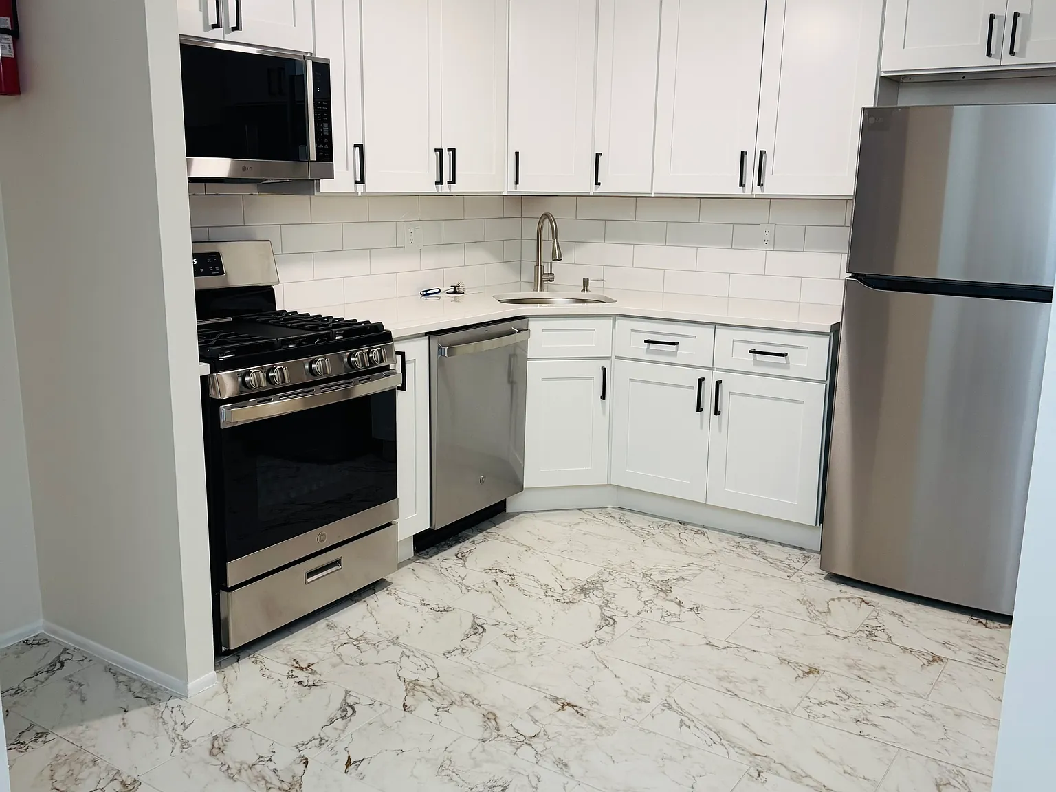 2 bed, 900 sqft, $1,725 — Photo 4