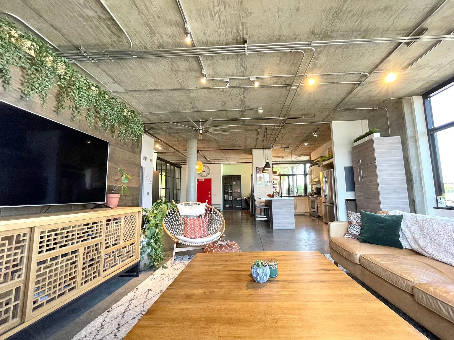 835 Locust Ave — Photo 2