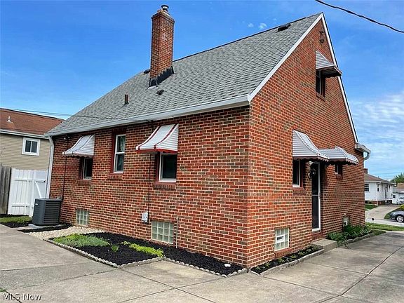 3rd image of 8001 Fernhill Ave