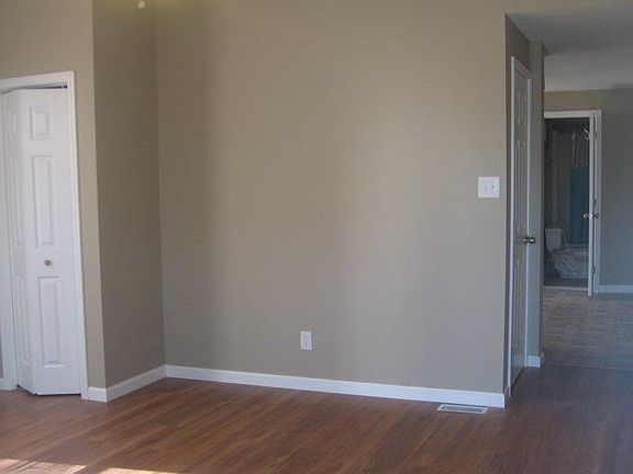 2nd image of 107 W Broadway