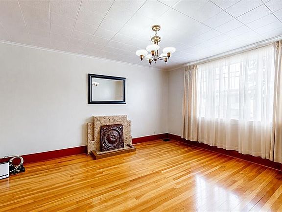 4th image of 224 Pennywell Road