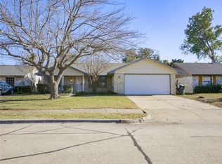 472 Clearfield Dr, Garland, TX 75043