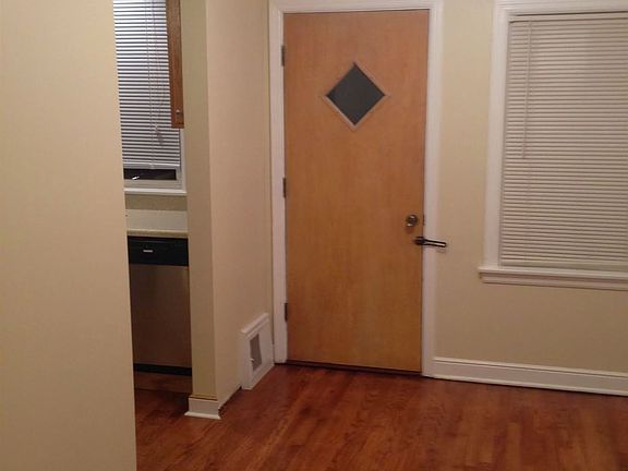 5th image of 10507 S Artesian Ave