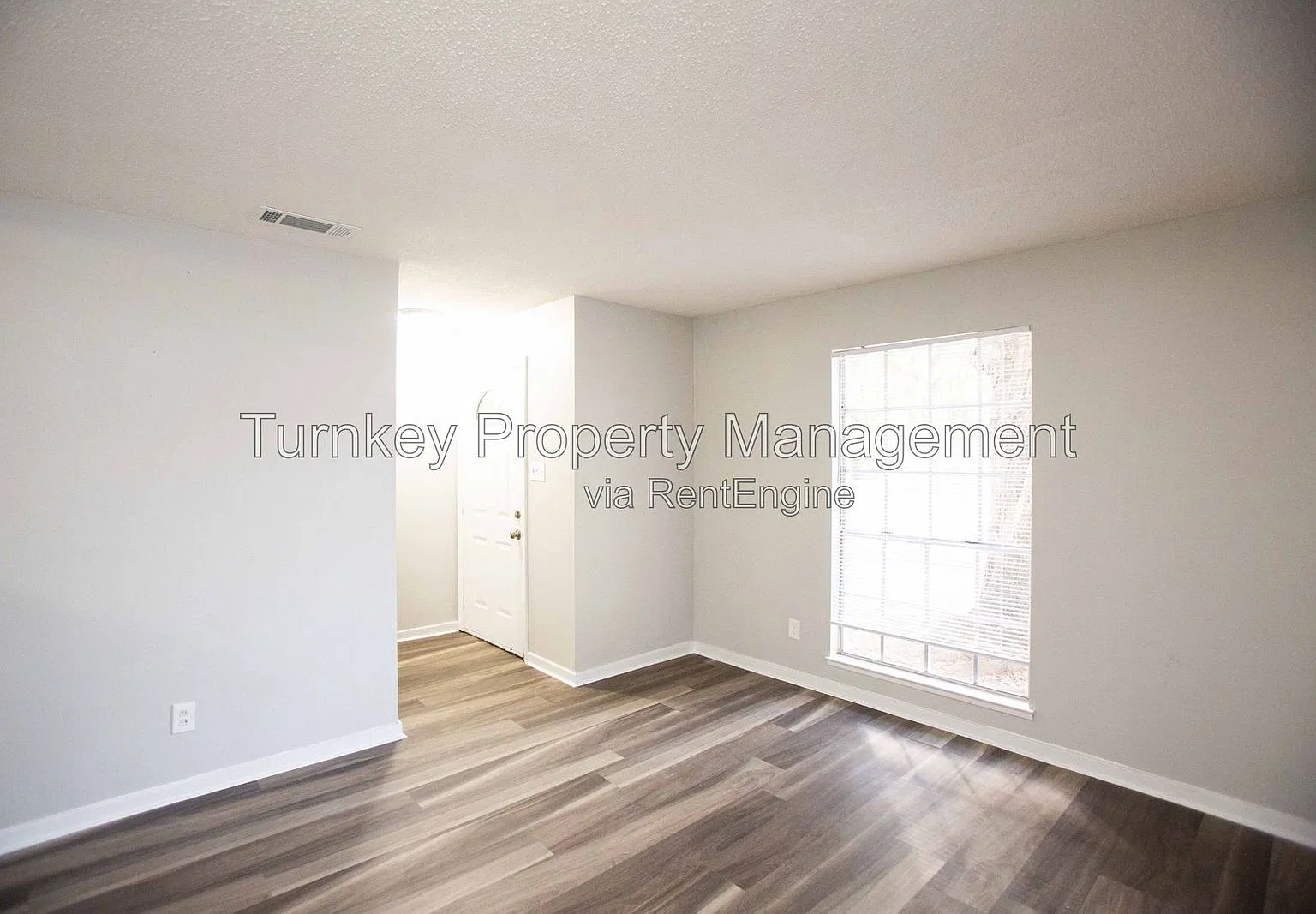 3 bed, 1.5 bath, 1272 sqft, $1,245 — Photo 2
