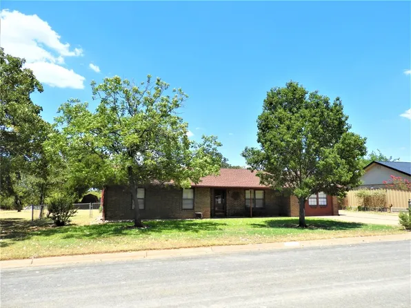 130 Dennis St, Jacksboro, TX 76458