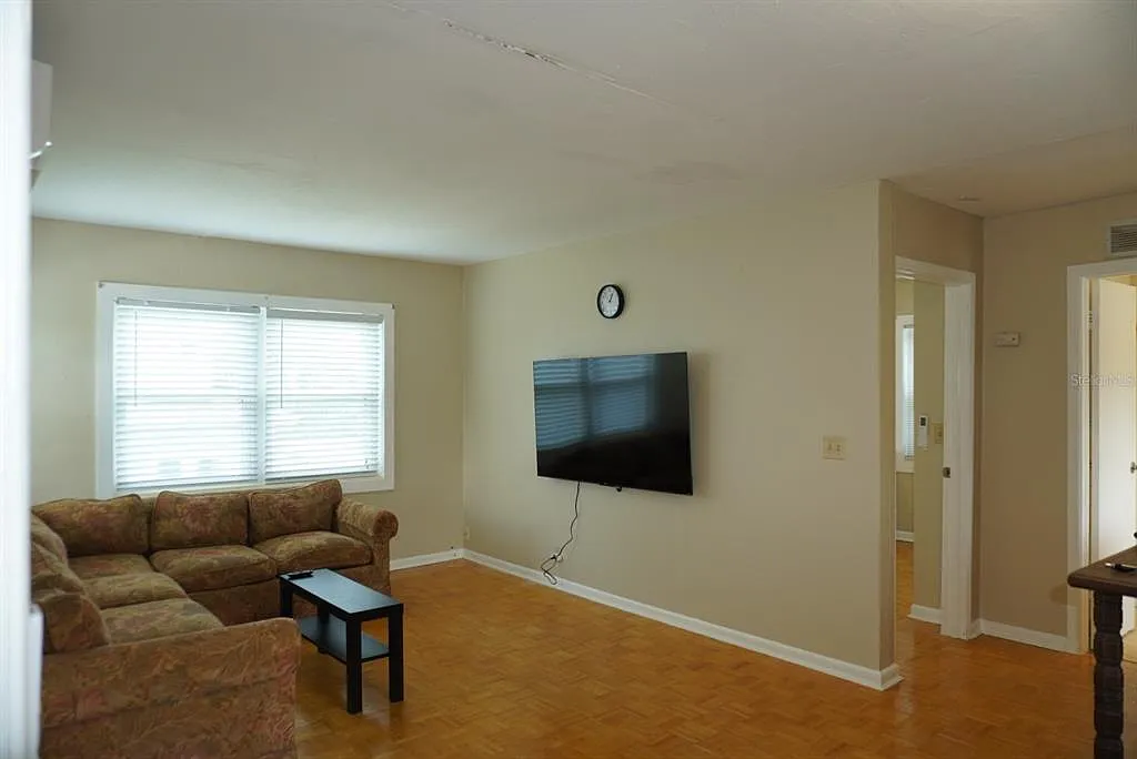 1 bed, 1.0 bath, 500 sqft, $1,300 — Photo 4